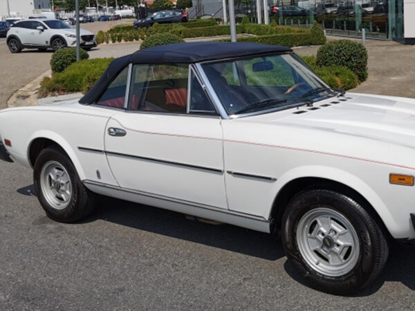 Fiat 124, SPIDER 2000 SPORTS ROADSTER soft top, produced in Haartz Stayfast Canvas and comes with plastic window - Image 2